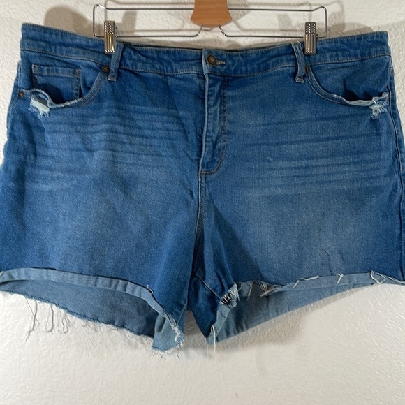 Sofia Jeans by Sofia Vergara Denim Jean Shorts Plus Size Lila Short Size 24w - Picture 2 of 8
